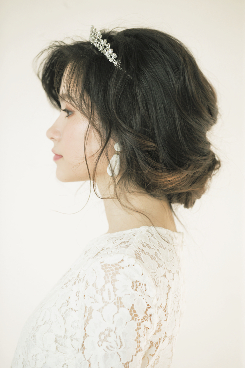"Why Hatsuco Endo's Bridal Hairstyles with Adorable Accessory Styling are So Popular ♡"にて紹介している画像
