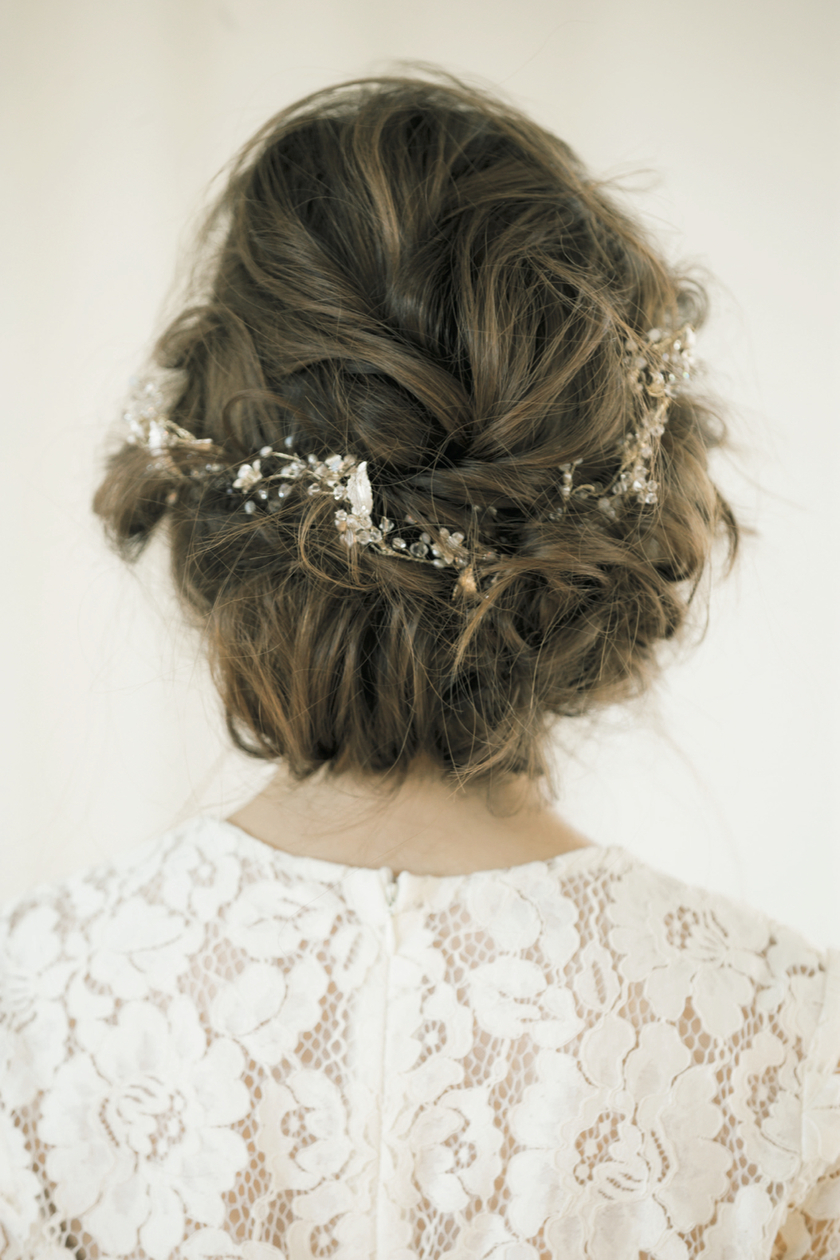 "Why Hatsuco Endo's Bridal Hairstyles with Adorable Accessory Styling are So Popular ♡"にて紹介している画像