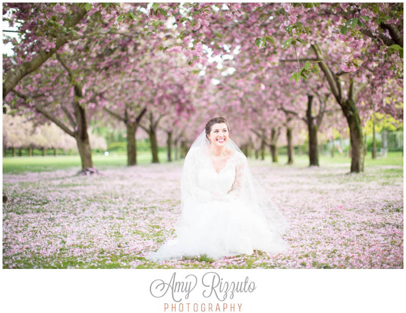 Sakura Blooms: A Princess in a Pink Background - The Enchanting Sakura Wedding!にて紹介している画像