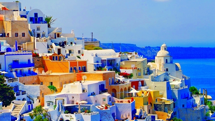 The Stunning Contrast of Blue and White: A Dreamy Wedding in Santorini♡にて紹介している画像