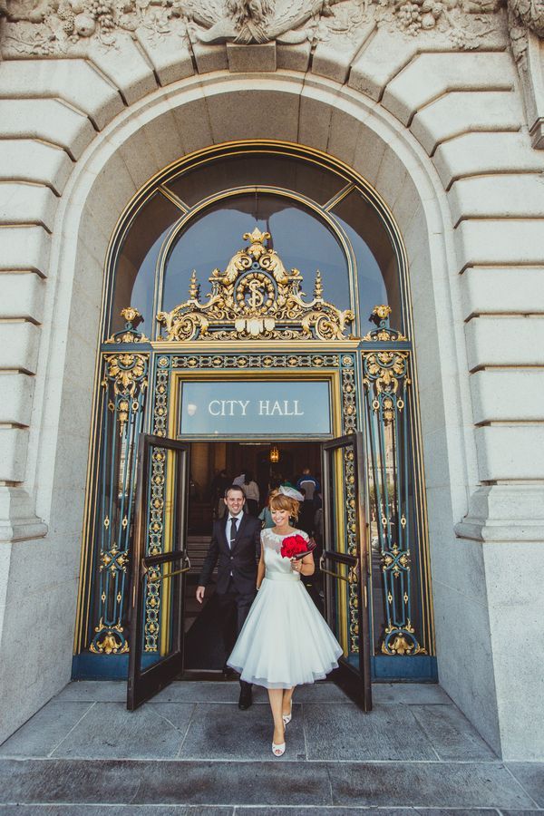 Charming 50's Fashion: A Collection of Wedding Dresses ♡にて紹介している画像