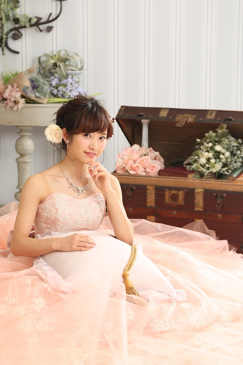 随心所欲更换婚纱！多次换装拍摄婚纱照的“天使工作室新宿”真是太棒了♡にて紹介している画像