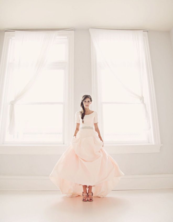 "Cherry Blossom Pink ♡ Embrace the Coming Spring with Delicate and Ethereal Dresses ♡"にて紹介している画像