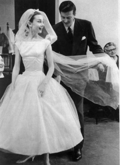 Charming 50's Fashion: A Collection of Wedding Dresses ♡にて紹介している画像
