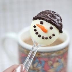 ホットミルクに幸せ溶かそう♡スプーンでチョコをちょこっとおすそわけ+°にて紹介している画像