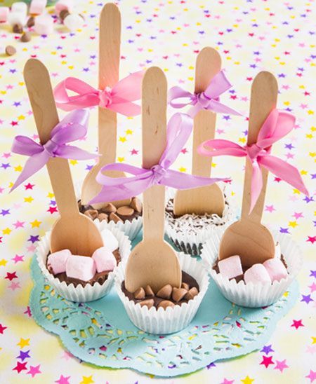 ホットミルクに幸せ溶かそう♡スプーンでチョコをちょこっとおすそわけ+°にて紹介している画像