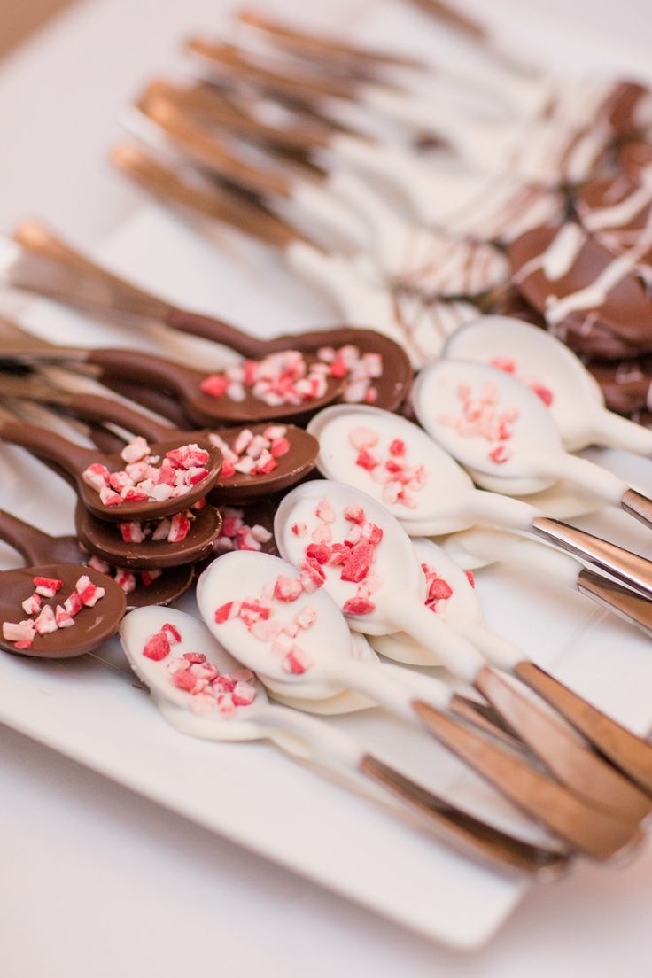 ホットミルクに幸せ溶かそう♡スプーンでチョコをちょこっとおすそわけ+°にて紹介している画像