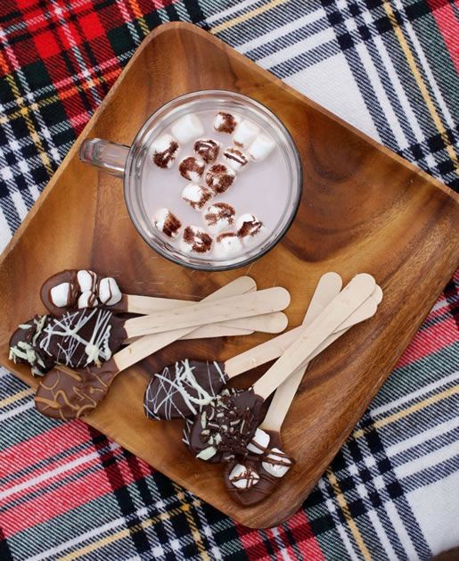 ホットミルクに幸せ溶かそう♡スプーンでチョコをちょこっとおすそわけ+°にて紹介している画像