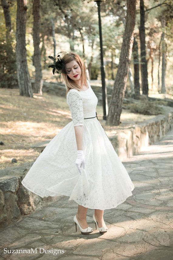 Charming 50's Fashion: A Collection of Wedding Dresses ♡にて紹介している画像