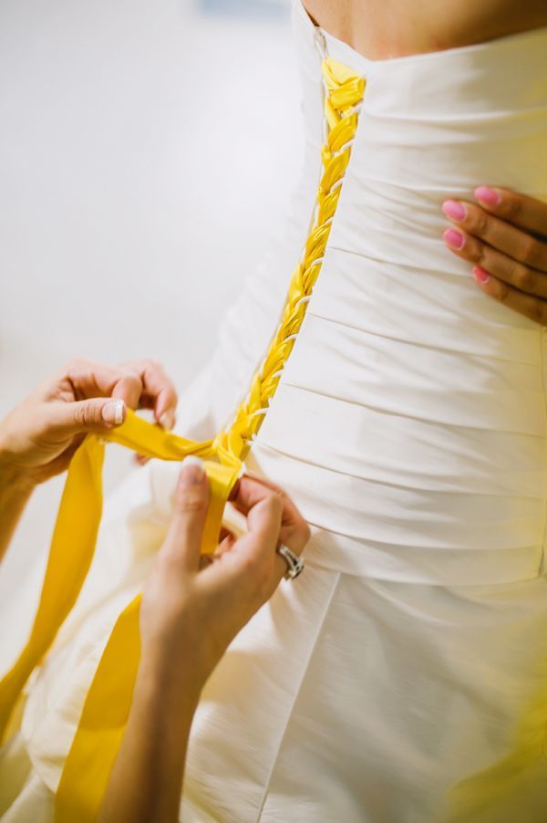 Tightly Laced with Ribbons: A Corset-Inspired Dress for a Medieval European Vibe ♡にて紹介している画像