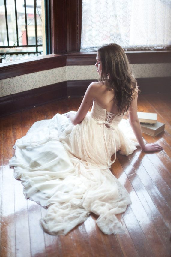 Tightly Laced with Ribbons: A Corset-Inspired Dress for a Medieval European Vibe ♡にて紹介している画像