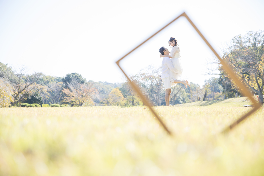 絵の具で遊びながら撮影♩カラフル可愛いウェディングフォトが撮れる〔ペイント前撮り〕が素敵！にて紹介している画像