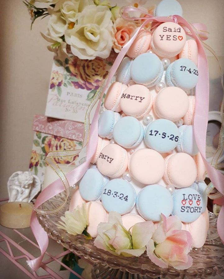 本物より可愛いかも♡クレイマカロンでウェディング小物を簡単DIY＊にて紹介している画像