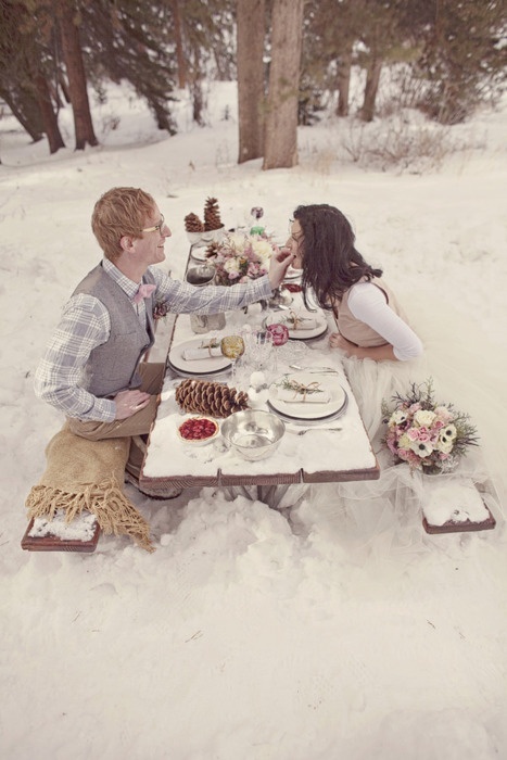 "Romantic Overseas Winter Weddings to Imitate When It Snows: A Snow Wedding Inspiration"にて紹介している画像