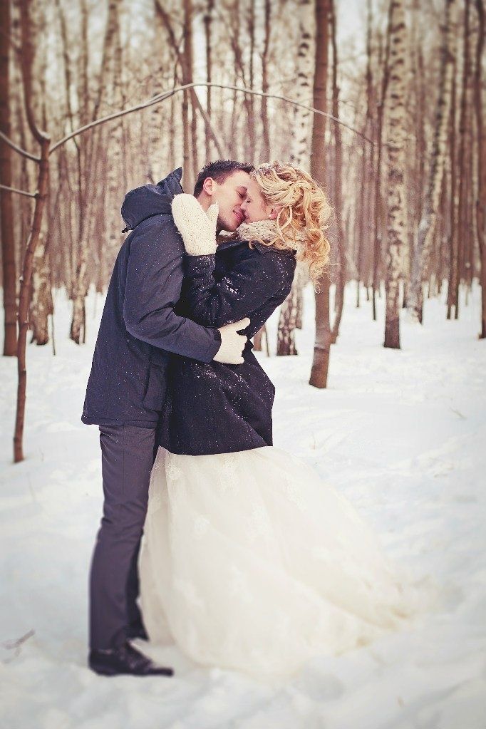 "Romantic Overseas Winter Weddings to Imitate When It Snows: A Snow Wedding Inspiration"にて紹介している画像