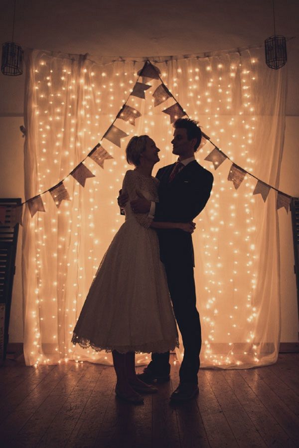 "Wedding in the Light: Sparkling and Stunning Lighting Decorations for Popular Venue Productions"にて紹介している画像