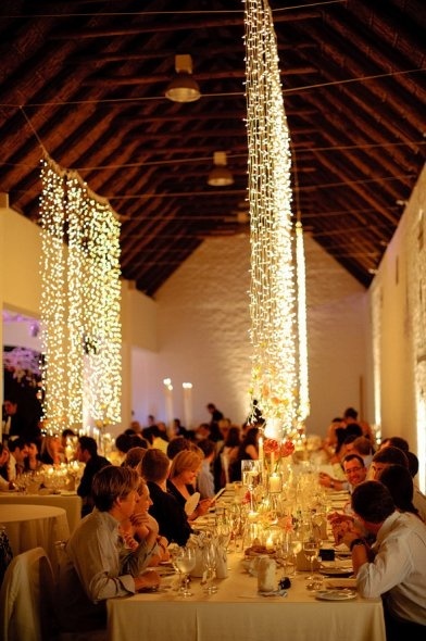 "Wedding in the Light: Sparkling and Stunning Lighting Decorations for Popular Venue Productions"にて紹介している画像