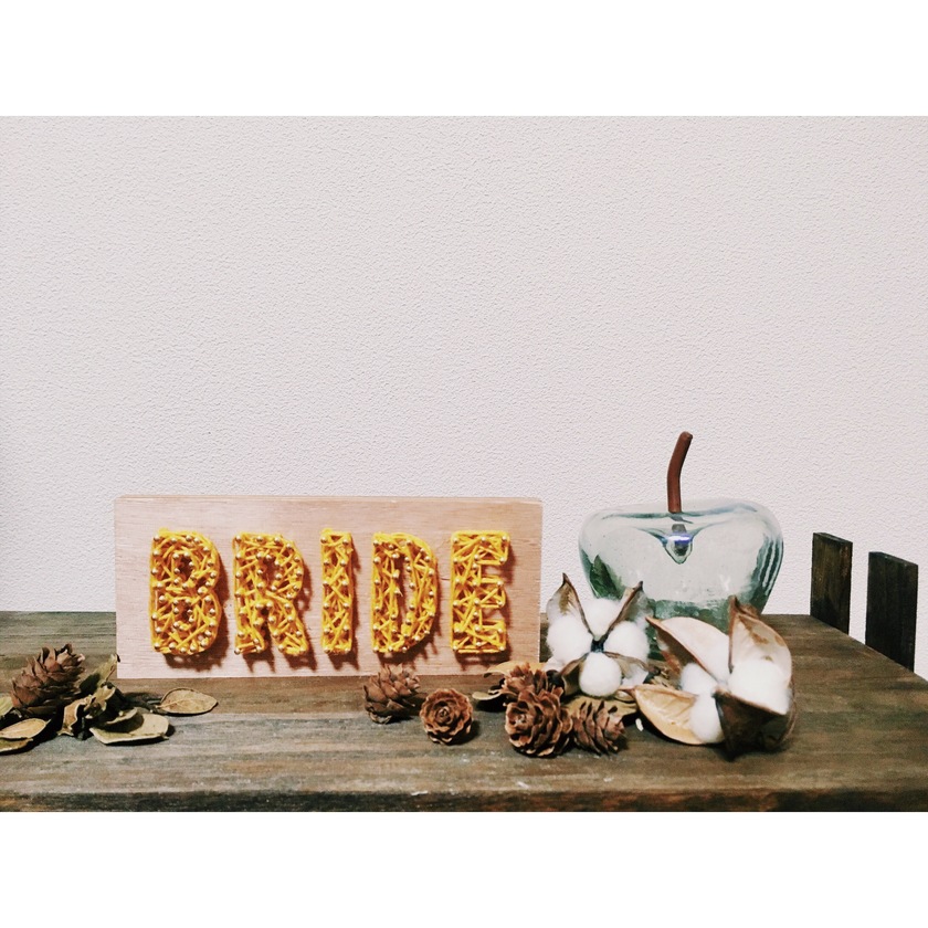 "Stylish and Internationally Inspired: A Collection of String Art Reception Sign Designs Using Just Three Materials - Boards, Nails, and Thread!"にて紹介している画像