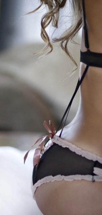 ドレスの下も素敵♡可愛いランジェリーをあつめましたにて紹介している画像