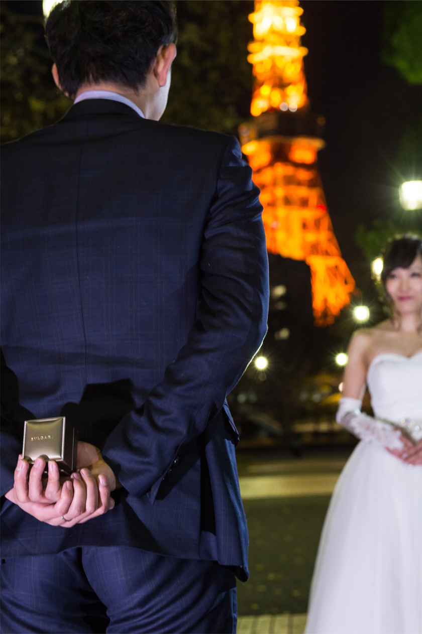 家に眠っていちゃ勿体ない！リングボックスを使って撮りたい可愛いウェディングフォトのパターン４つ＊にて紹介している画像