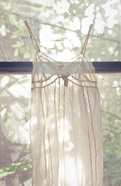 ドレスの下も素敵♡可愛いランジェリーをあつめましたにて紹介している画像