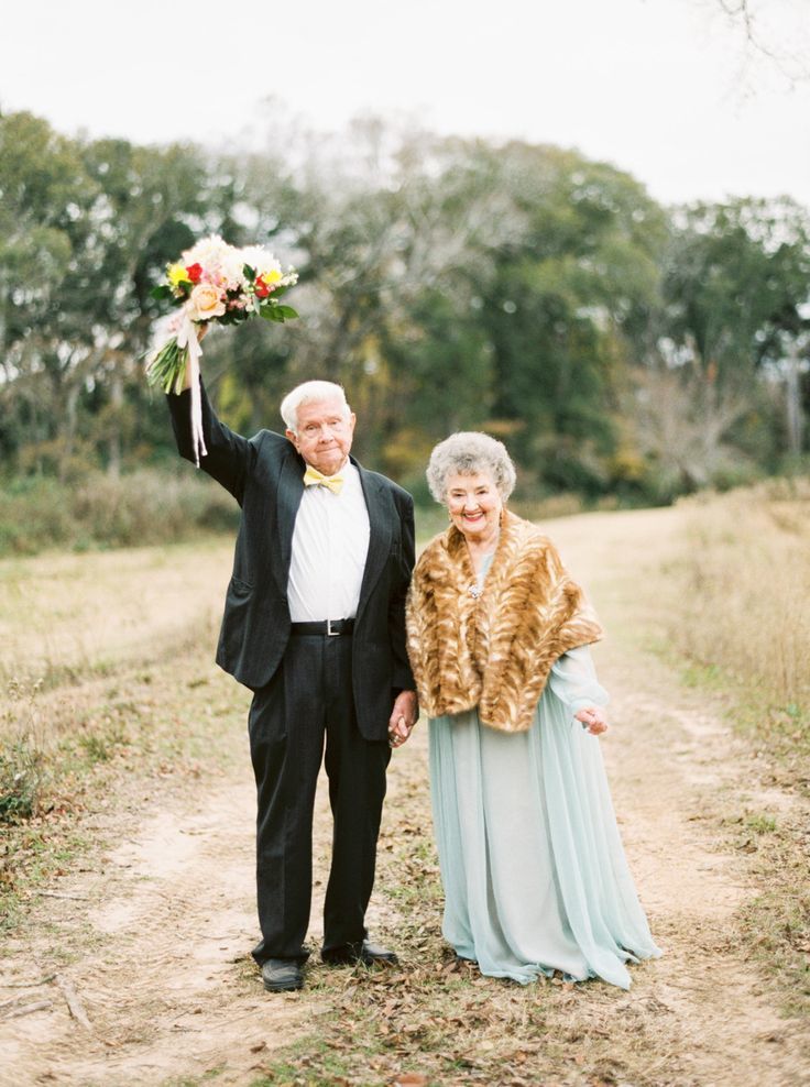 63 Years After Marriage: A Couple's Heartwarming Second Wedding Celebrationにて紹介している画像
