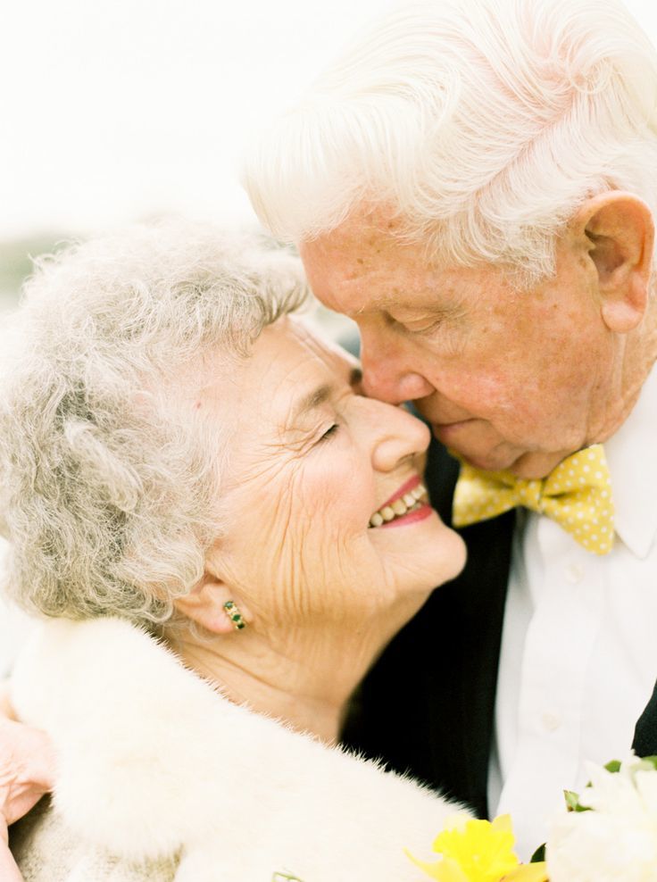 63 Years After Marriage: A Couple's Heartwarming Second Wedding Celebrationにて紹介している画像