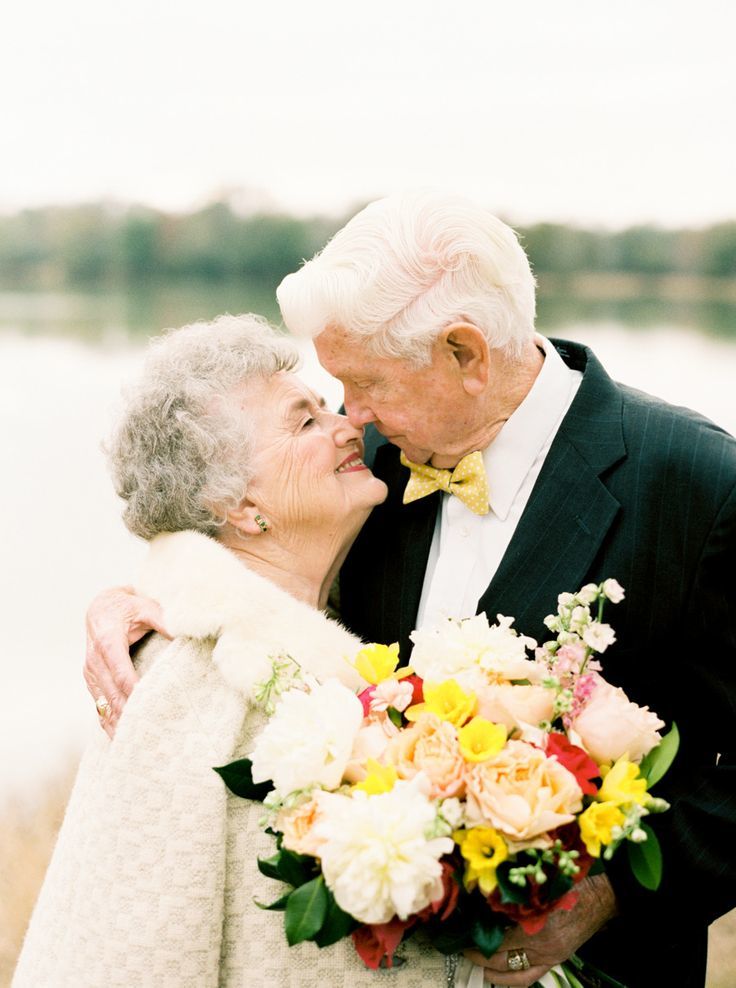 63 Years After Marriage: A Couple's Heartwarming Second Wedding Celebrationにて紹介している画像