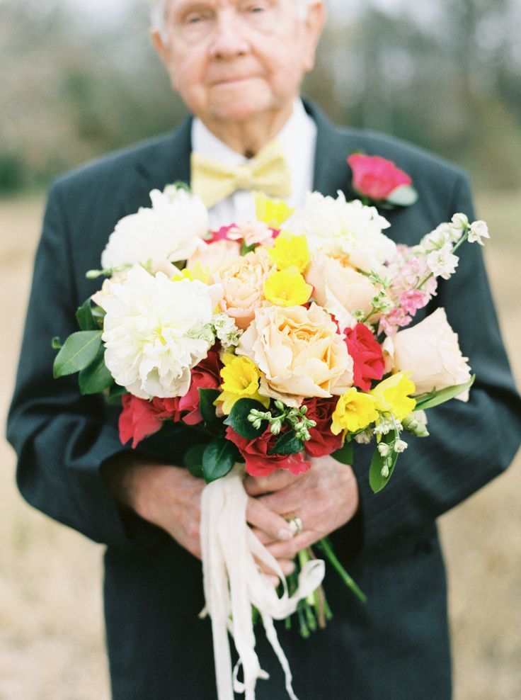 63 Years After Marriage: A Couple's Heartwarming Second Wedding Celebrationにて紹介している画像
