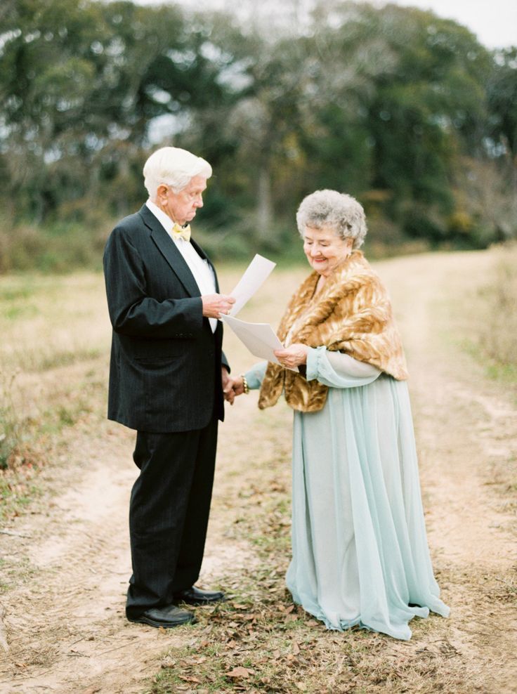 63 Years After Marriage: A Couple's Heartwarming Second Wedding Celebrationにて紹介している画像