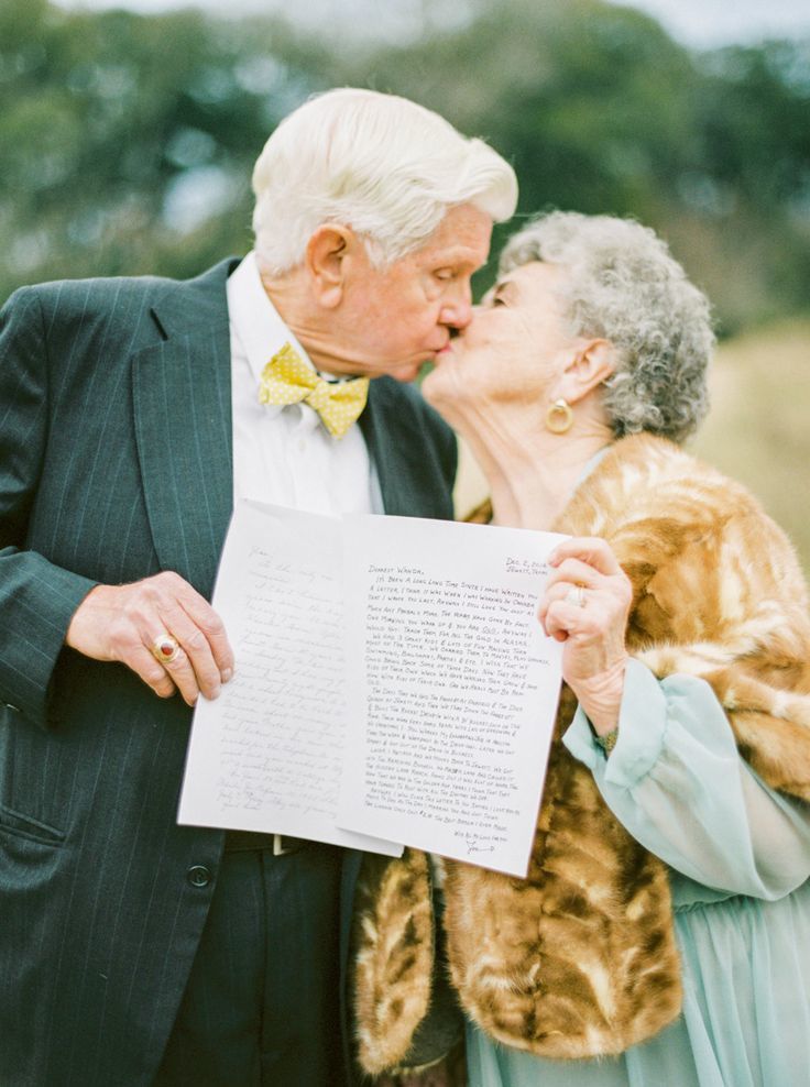63 Years After Marriage: A Couple's Heartwarming Second Wedding Celebrationにて紹介している画像