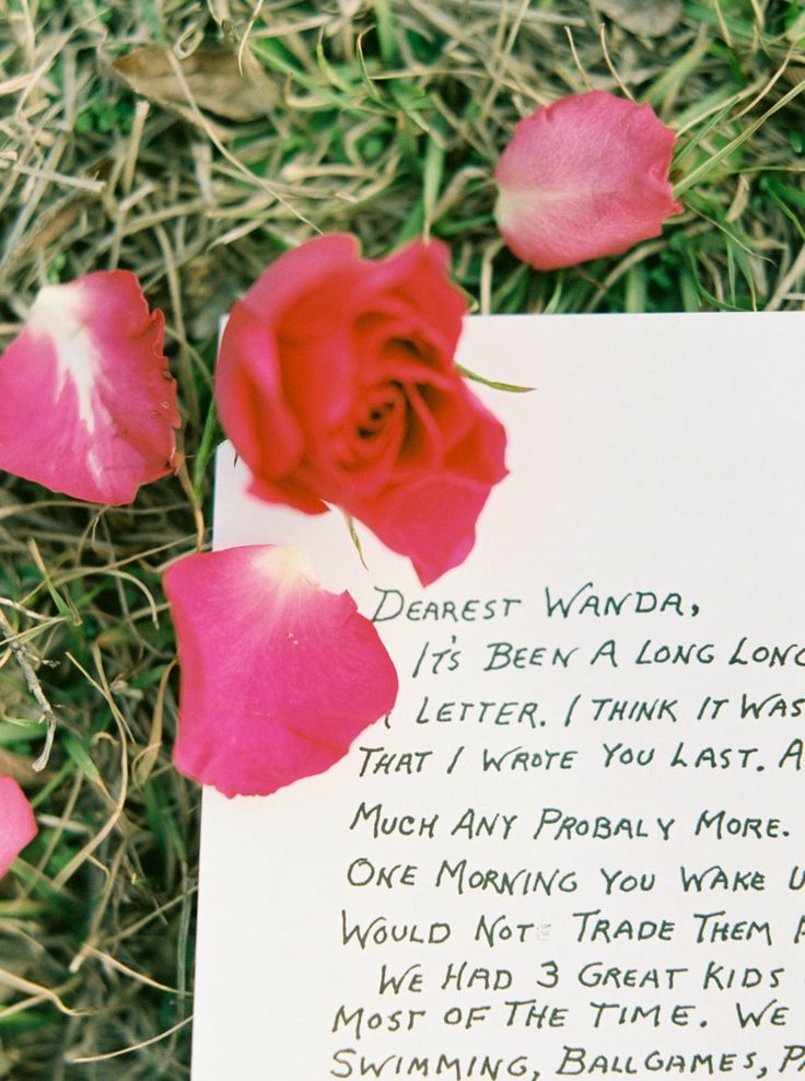 63 Years After Marriage: A Couple's Heartwarming Second Wedding Celebrationにて紹介している画像