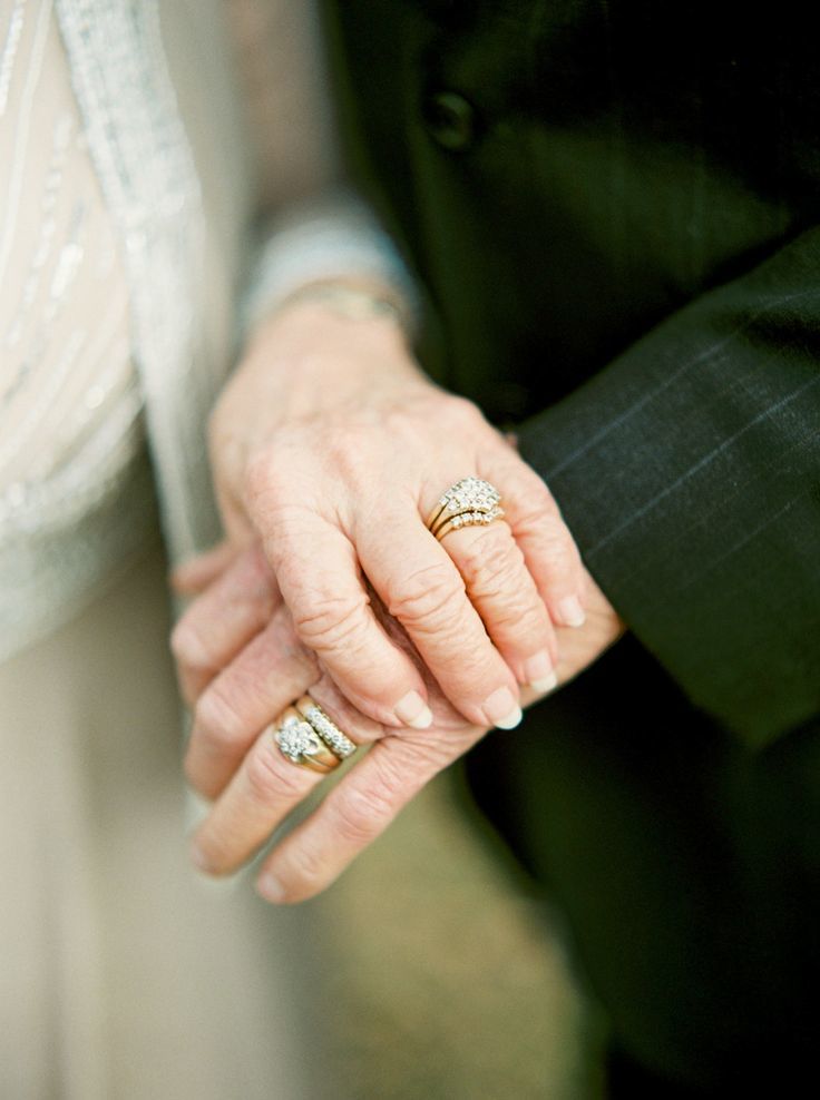 63 Years After Marriage: A Couple's Heartwarming Second Wedding Celebrationにて紹介している画像