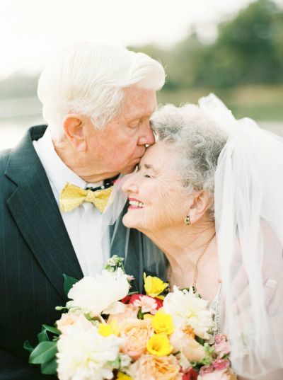 63 Years After Marriage: A Couple's Heartwarming Second Wedding Celebrationにて紹介している画像