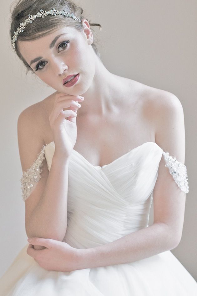 Classical & Romantic ♡ Vintage-Inspired Princess Dresses with Off-Shoulder Design Are a Must!にて紹介している画像