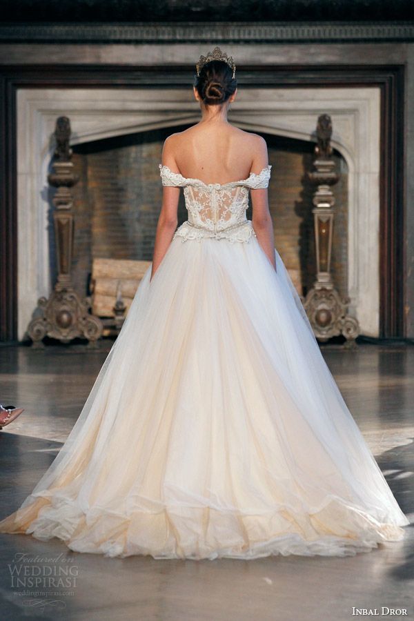 Classical & Romantic ♡ Vintage-Inspired Princess Dresses with Off-Shoulder Design Are a Must!にて紹介している画像