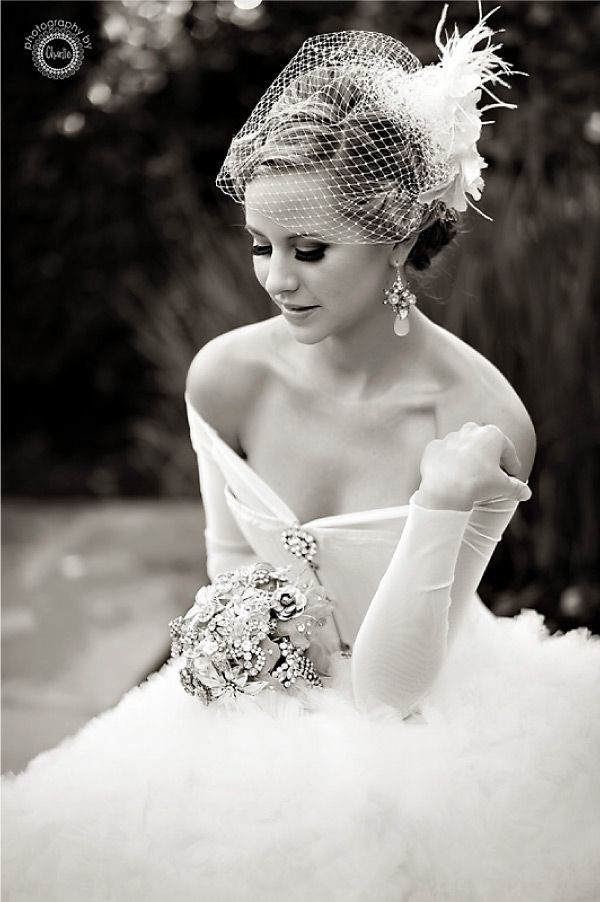 Classical & Romantic ♡ Vintage-Inspired Princess Dresses with Off-Shoulder Design Are a Must!にて紹介している画像