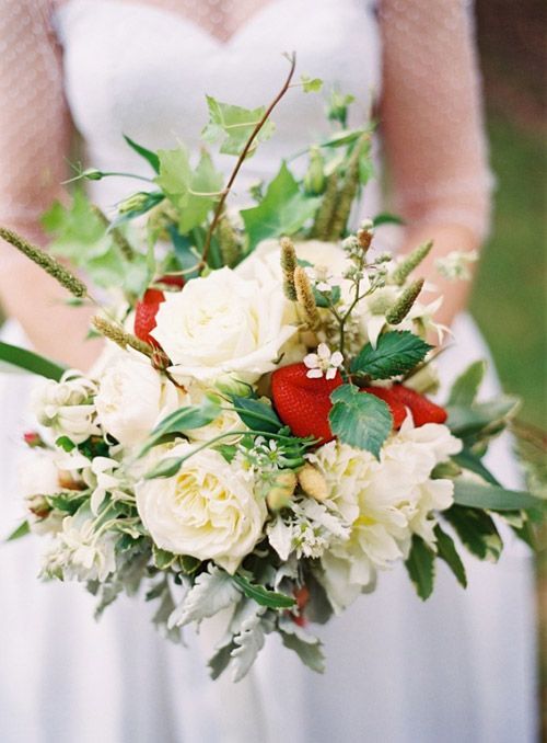 Strawberries in a Bouquet?! A Combination So Adorable, It Will Make Your Heart Flutter♡にて紹介している画像