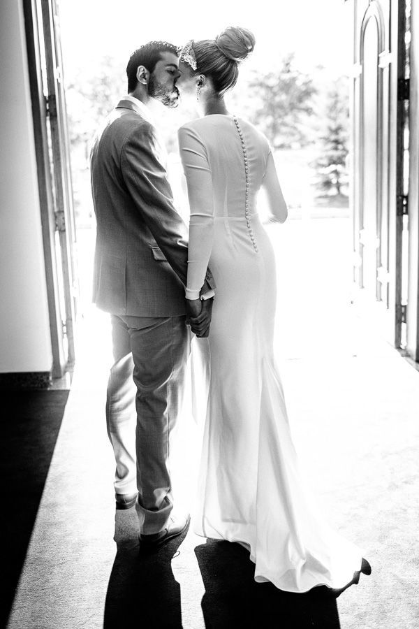 Elegance in Every Thread: Long-Sleeved Lace Dress with Timeless 10-Minute Sleeve Charm♡にて紹介している画像