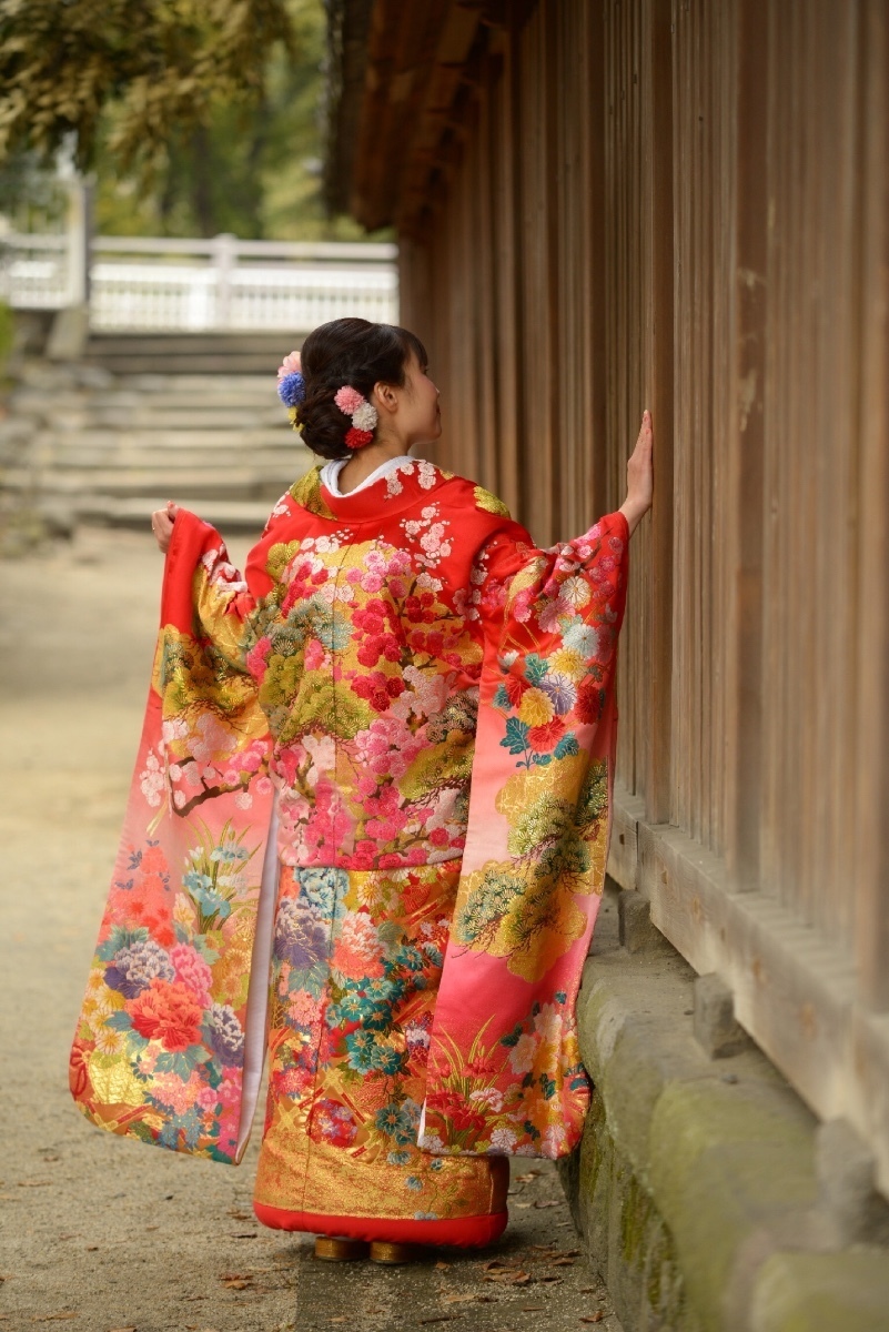 【21ショット】神社での撮影でカメラマンさんにお願いしたいウェディングフォト【総まとめ】にて紹介している画像