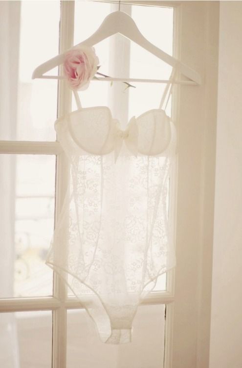 ドレスの下も素敵♡可愛いランジェリーをあつめましたにて紹介している画像