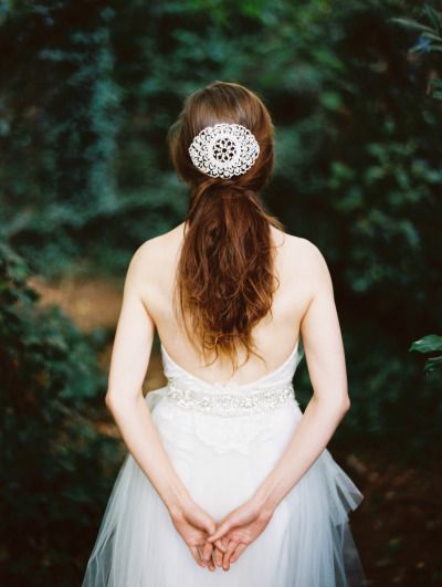 Attention Long-Haired Brides: 6 Essential Hair Styles to Look Adorable on Your Big Day ♡にて紹介している画像