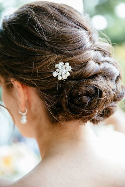 Attention Long-Haired Brides: 6 Essential Hair Styles to Look Adorable on Your Big Day ♡にて紹介している画像