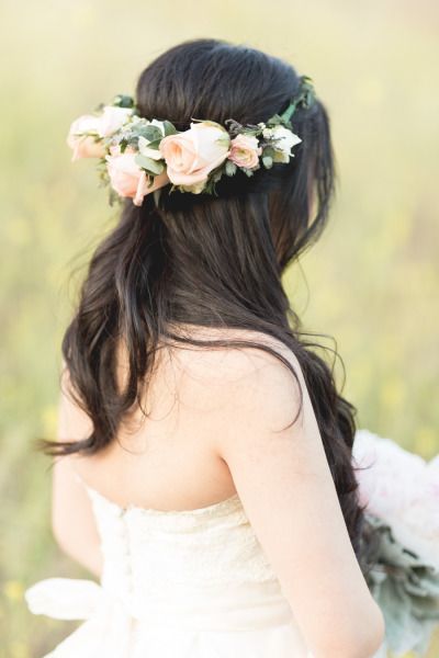 Attention Long-Haired Brides: 6 Essential Hair Styles to Look Adorable on Your Big Day ♡にて紹介している画像