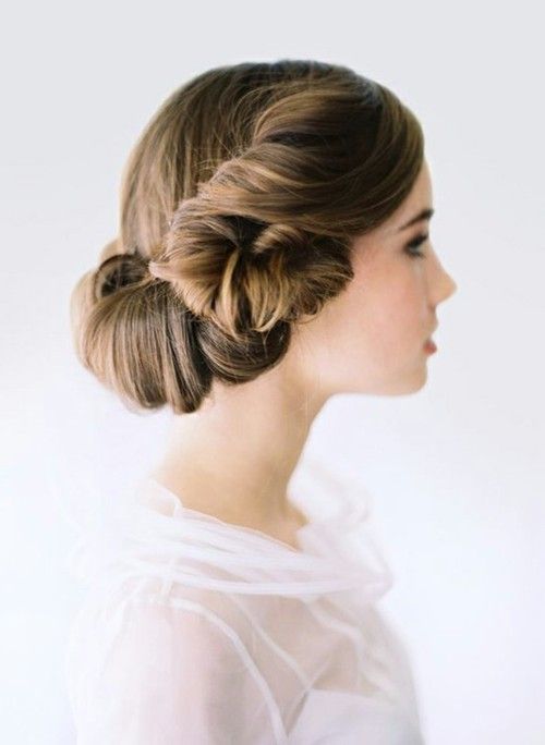 Attention Long-Haired Brides: 6 Essential Hair Styles to Look Adorable on Your Big Day ♡にて紹介している画像