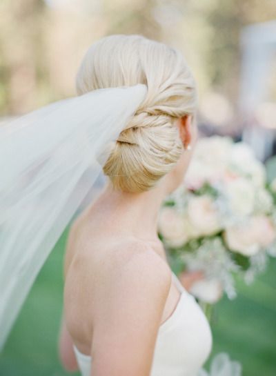 Attention Long-Haired Brides: 6 Essential Hair Styles to Look Adorable on Your Big Day ♡にて紹介している画像