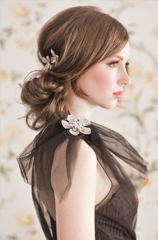 Attention Long-Haired Brides: 6 Essential Hair Styles to Look Adorable on Your Big Day ♡にて紹介している画像