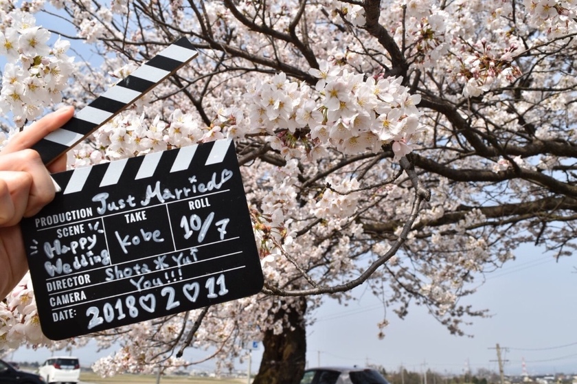 オリジナルの文言を書き込もう♡実際の花嫁さんの使い方に学ぶ、セリアのカチンコのアレンジ方法＊にて紹介している画像