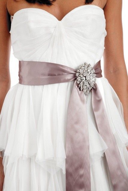 Sparkling with Swarovski: The Adorable "Wedding Brooch" for a Pure White Dress♡にて紹介している画像