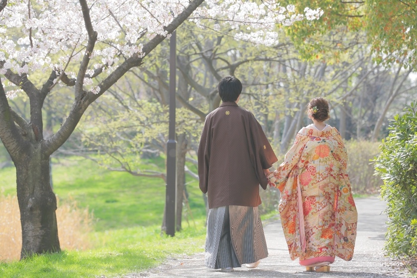 위에서 아래로, 기본 포즈를 모두 망라! 사진사에게 당일 보여주고 싶은 "한복 사전 촬영 포즈" 30선＊にて紹介している画像
